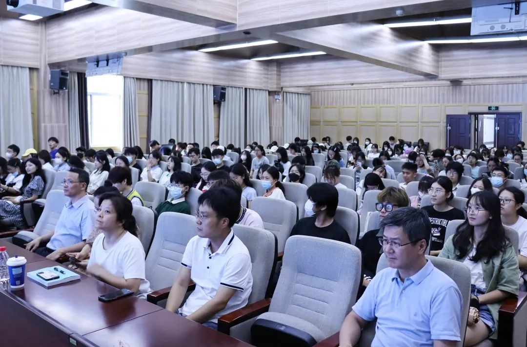 【“教与学的革命”珞珈论坛太阳成集团tyc33455cc分论坛】丨学院召开2021级本科生分专业指导会