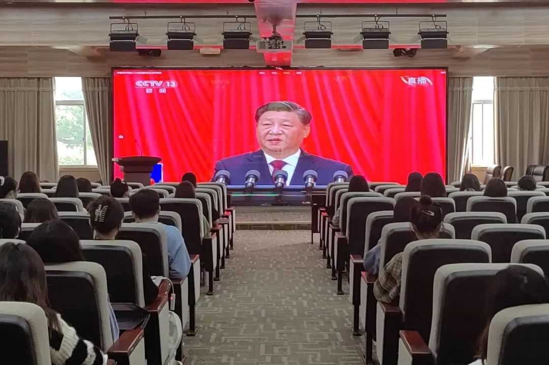 太阳成集团tyc33455cc师生党员、团员热议党的二十大报告